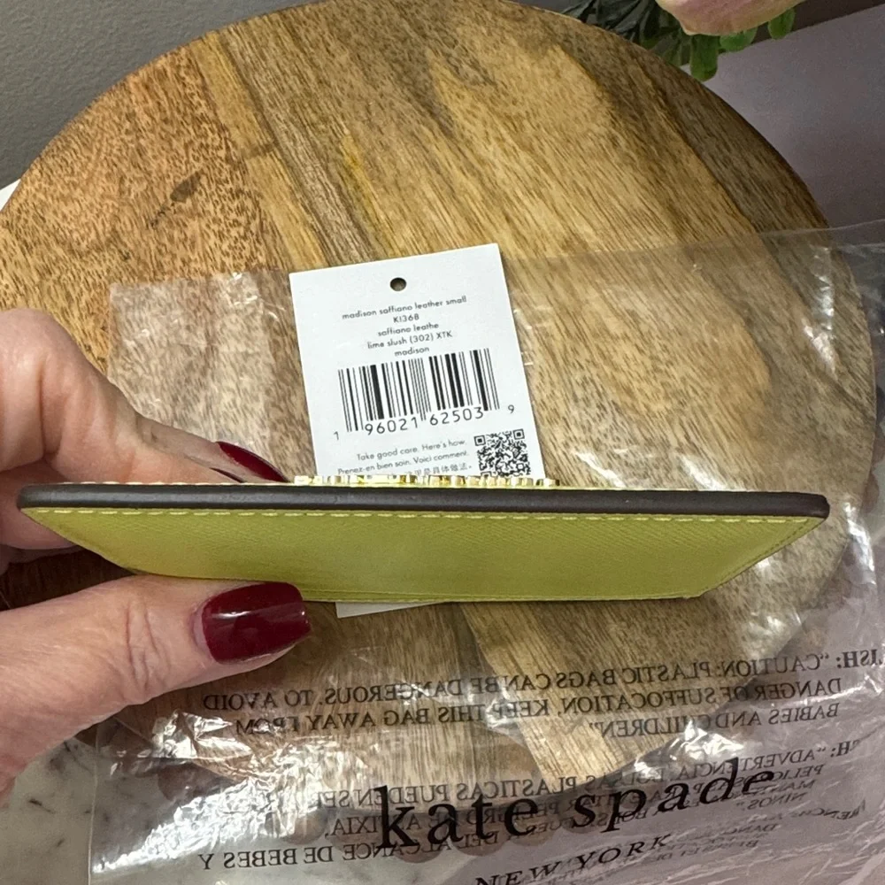 Kate Spade Lime Green Saffiano Leather Card Holder NWT - Picture 6 of 7